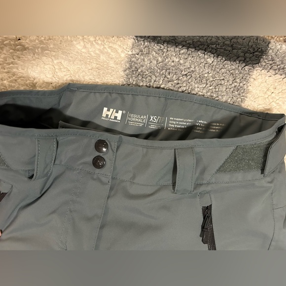 Helly Hansen Women’s Legendary Insulated Ski Pants - Picture 3 of 9